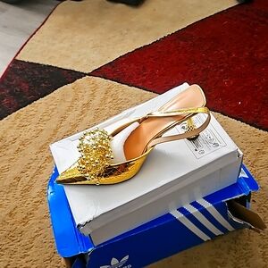 New beautiful  heels